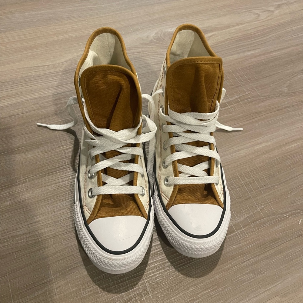 NWT Converse High-Tops in White and Tan size 6.5 women